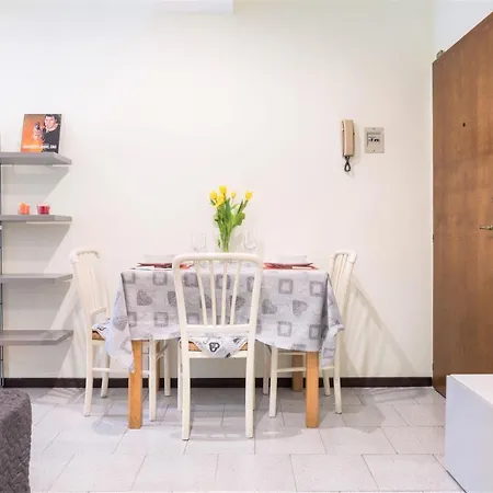 Centro Storico Oltretorrente 公寓 *